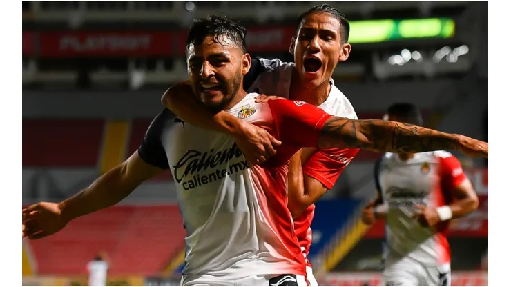 Uriel Antuna y Alexis Vega, Chivas