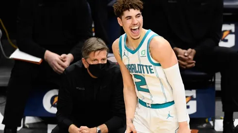 LaMelo Ball ante LeBron James