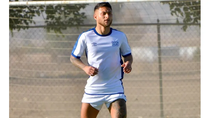 Joshua Pérez de El Salvador durante un entrenamiento (Foto: Twitter @LaSelecta_SLV).