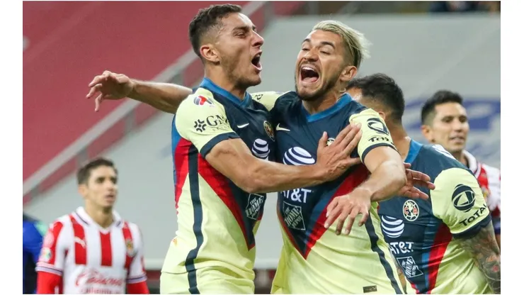 Sebastián Cáceres y Henry Martín, América