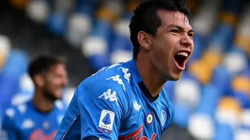 Napoli subastará playera de Lozano.