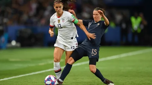 Alex Morgan y Elise Bussaglia