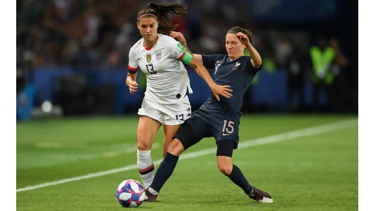 Alex Morgan y Elise Bussaglia