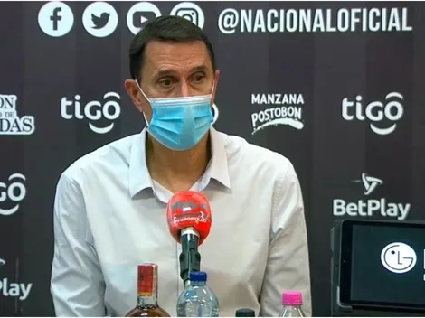 Que tipo simpático: Alexandre Guimarães saludó a una abuela en plena rueda de prensa