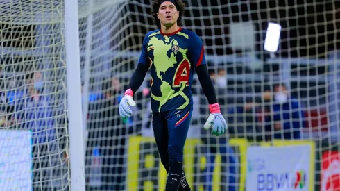 Guillermo Ochoa le respondió a Omar Bravo.