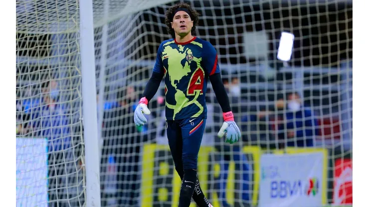 Guillermo Ochoa le respondió a Omar Bravo.