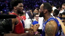 LeBron James y Joel Embiid (Foto: Getty)