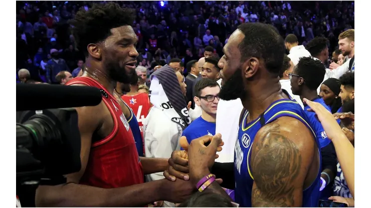 LeBron James y Joel Embiid (Foto: Getty)