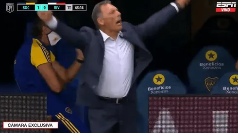 Video: así reaccionó Russo al gol de penal de Villa