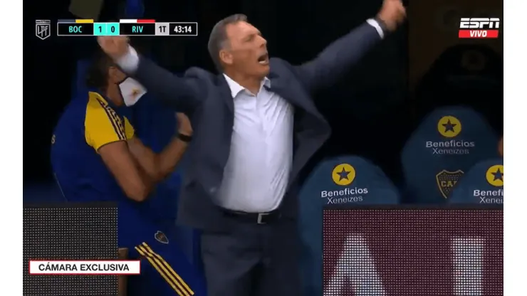Video: así reaccionó Russo al gol de penal de Villa