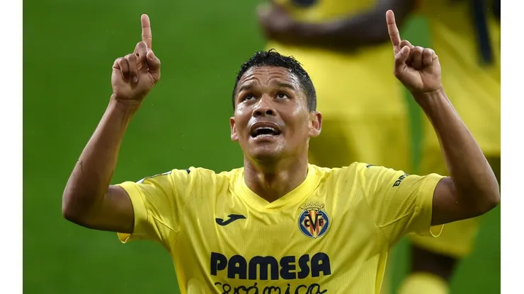 Carlos Bacca celebró su primer gol en la temporada de la liga española con el Villarreal.
