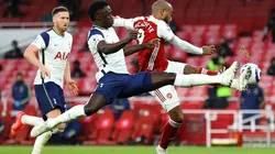 Así fue la falta que le cometió Dávinson Sánchez a Alexandre Lacazette y que acabó en penal a favor del Arsenal.