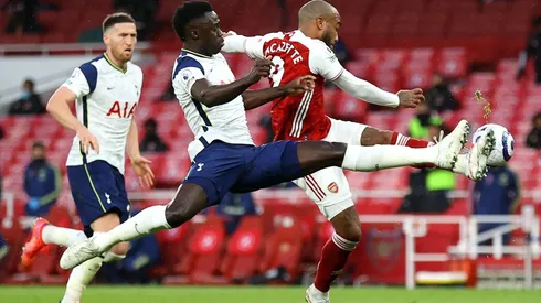 Así fue la falta que le cometió Dávinson Sánchez a Alexandre Lacazette y que acabó en penal a favor del Arsenal.