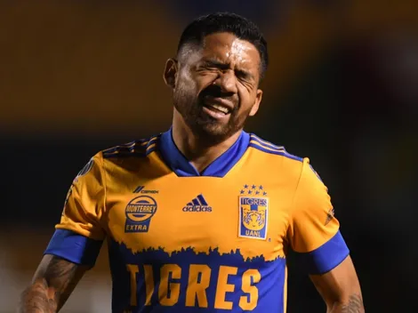 Aquino deja a Tigres con un menos tras una terrorífica entrada contra Israel Jiménez