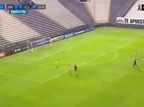 Lo dejó en visto: Revoredo gambeteó a su propio arquero y salvó su arco