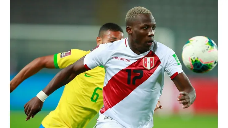 Luis Advíncula ya tuvo un paso recordado por el fútbol argentino.