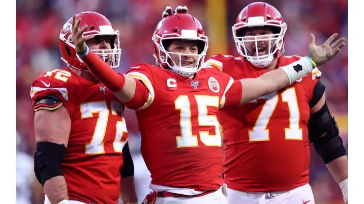 Eric Fisher, Patrick Mahomes y Mitchell Schwartz