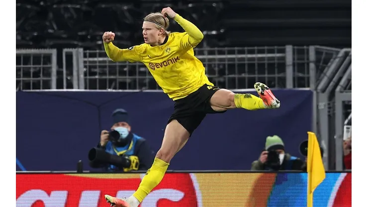 Erling Haaland festejando uno de sus tantos.