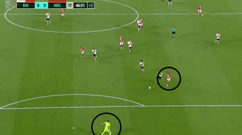 Gran atajada de Franco Armani a Gabriel Hauche.