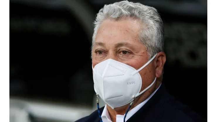 Víctor Vucetich, entrenador del Club Deportivo Guadalajara.