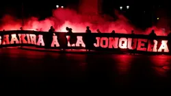 Hinchas del PSG decidieron arremeter contra Shakira y colgaron pancartas con insultos en París.