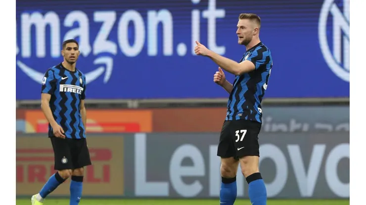 El festejo de Milan Skriniar tras su tanto.