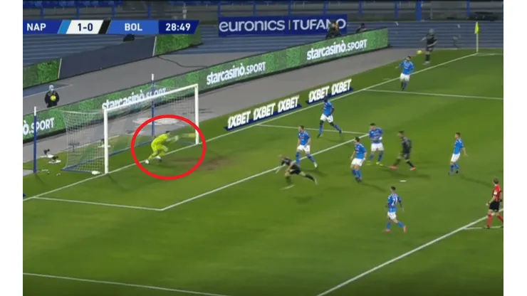 Reflejos felinos: increíble atajada de David Ospina en el Napoli vs. Bologna