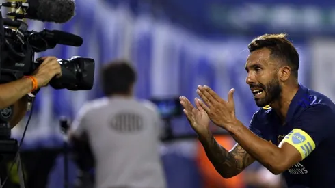 "Para vos, viejita": la especial dedicatoria de Tevez en su gol a Vélez