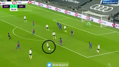 Desde ahí le pegó Harry Kane.