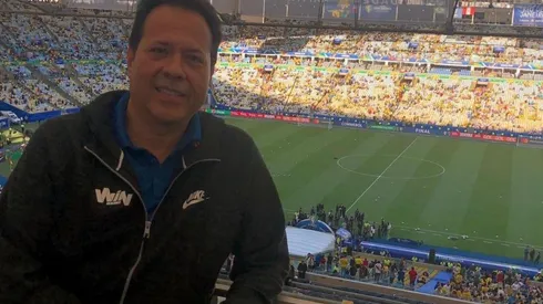 "¿Otra vez narrando repeticiones?", lluvia de criticas al Cantante del gol