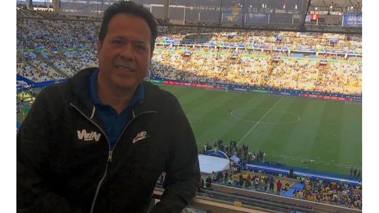 "¿Otra vez narrando repeticiones?", lluvia de criticas al Cantante del gol