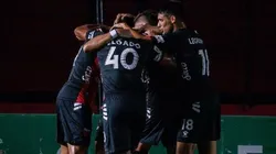 El festejo de los jugadores de Colón.