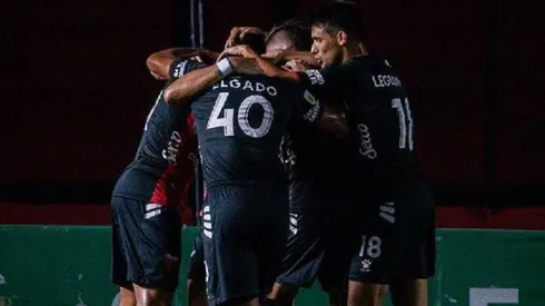 El festejo de los jugadores de Colón.