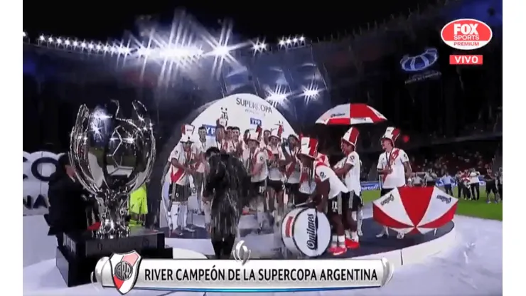 A Gallardo lo bañaron en cerveza y después se vengó con un jugador de River