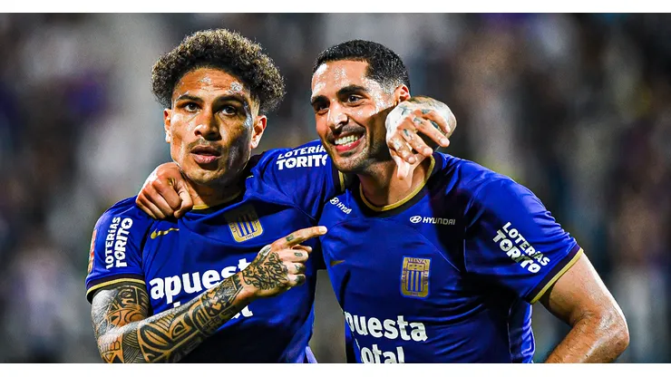 Paolo Guerrero y Pablo Sabbag jugando para Alianza Lima.