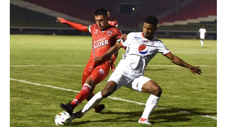 Lo piden a gritos: equipo grande de Perú quiere a Aldair Rodríguez