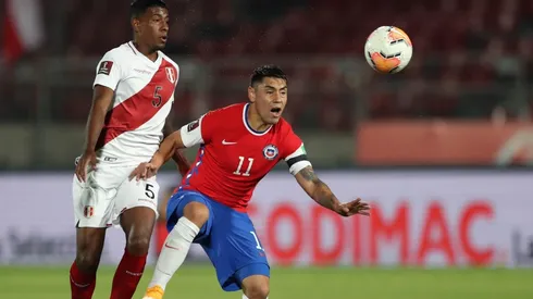 Miguel Araujo es titular en FC Emmen, donde también milita Sergio Peña.