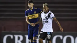Los jugadores de Claypole coparon el vestuario de Boca para llevarse su camiseta