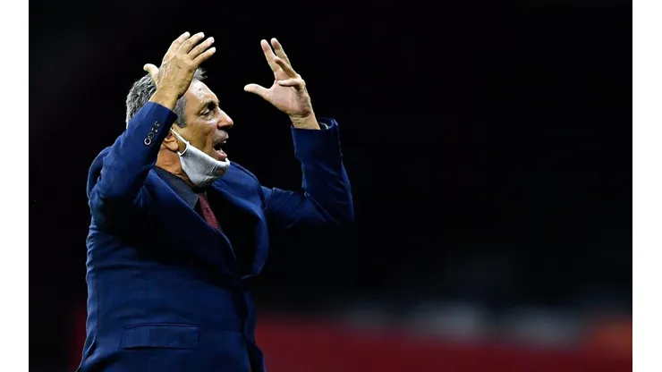 Tomás Boy se fue furioso del Estadio Azteca.