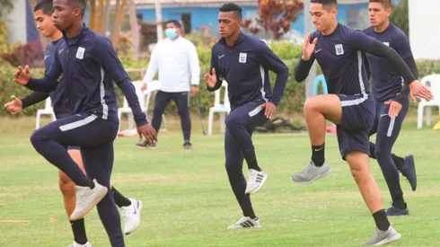 Carlos Bustos ya manifestó que en caso Alianza tenga que jugar la Liga 1 partirán con desventaja.