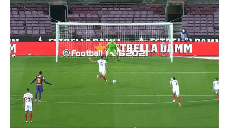 Video: Ocampos tuvo el empate para el Sevilla, pero le regaló el penal a Ter Stegen