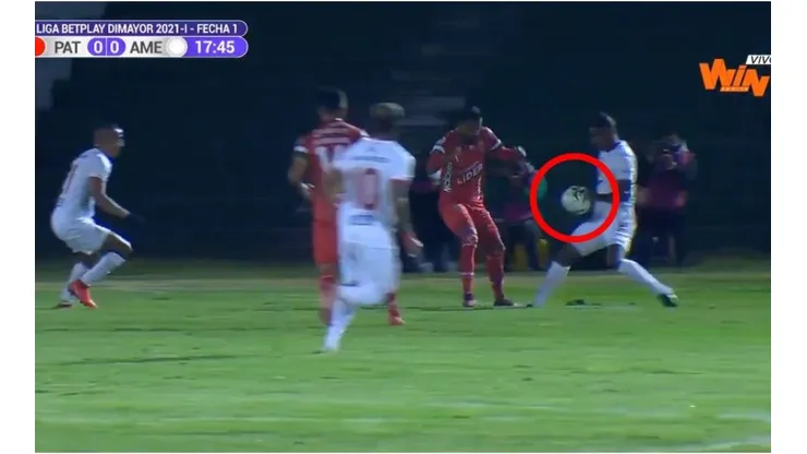 Se desata la polémica: mano clara en el área de América que el arbitro no vio