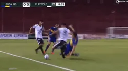 Video: Capaldo metió una terrible patada y sacó de la cancha a un jugador de Claypole