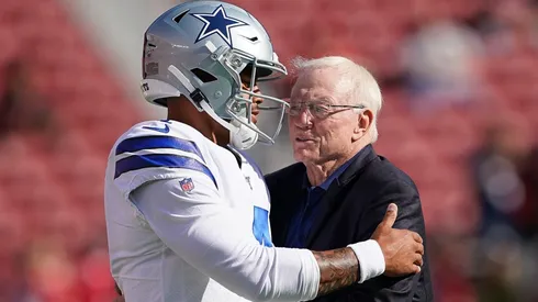 Dak Prescott y Jerry Jones