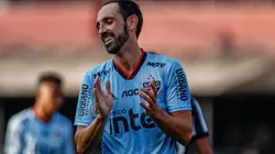 Juanfran con la camiseta de Sao Paulo.