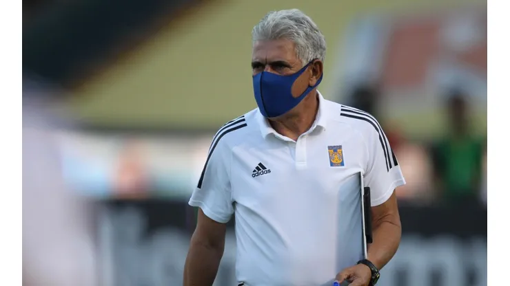 Ricardo Ferretti no se irá aún de Tigres UANL
