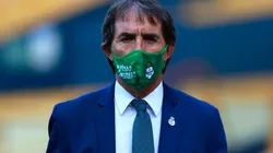 Guillermo Almada puso en duda su renovación en Santos.