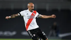 Cuánto tiempo estará sin jugar Javier Pinola tras fracturarse el brazo