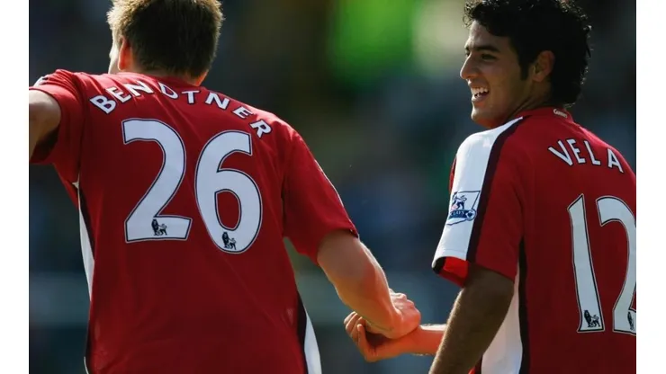 Carlos Vela y Nicklas Bendtner, la pesadilla de Portsmouth. (Foto: Getty Images)