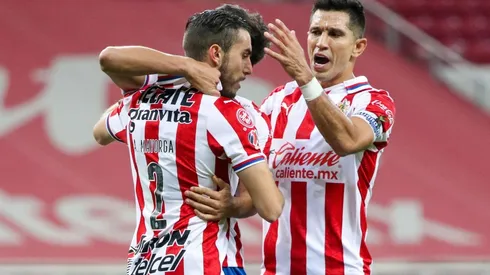 Gol de Mayorga para Chivas ante Pumas.